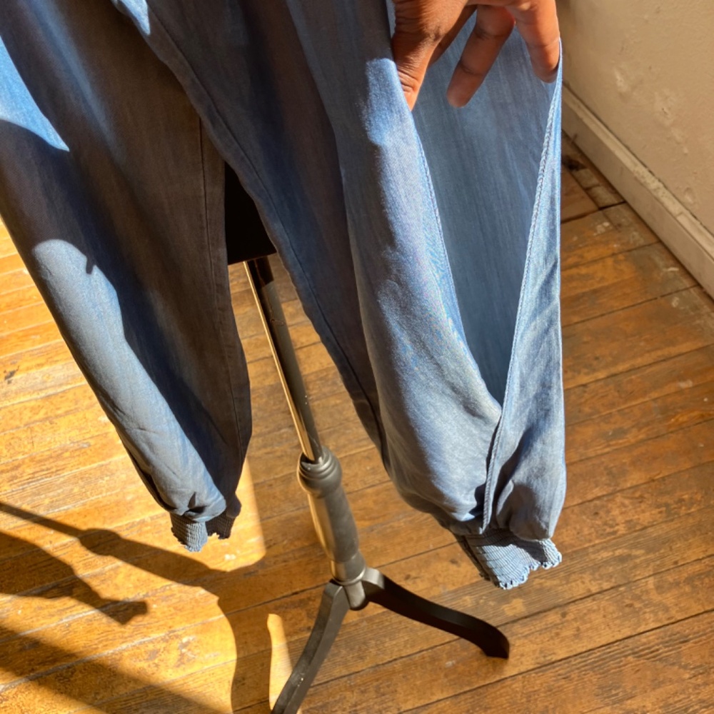 Bebe chambray open leg jogger - Picture 5 of 7